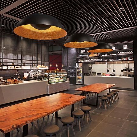 Отель Park Hyatt Окленд Экстерьер фото The interior of a Starbucks Reserve store in Shanghai, China